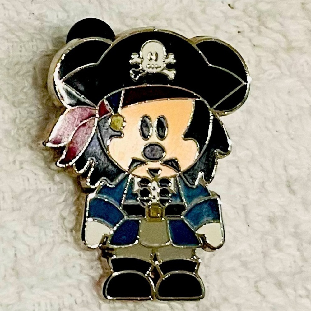 Pirate Mickey trader pin